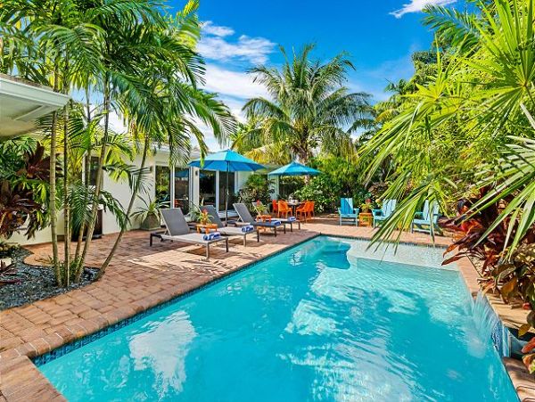 Fort Lauderdale 3 Bedroom Home with Pool & Tiki Bar
