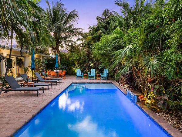 Fort Lauderdale 3 Bedroom Home with Pool & Tiki Bar