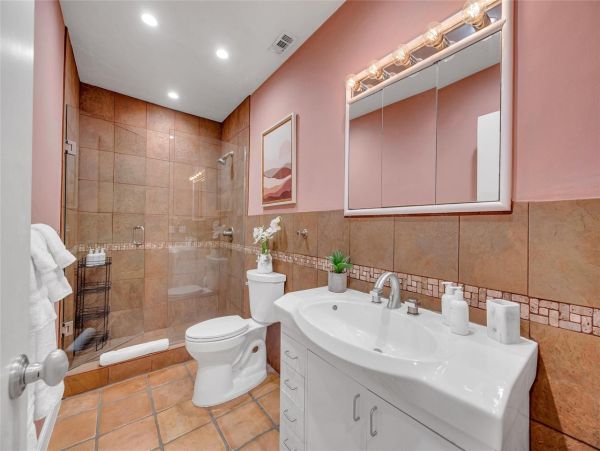 Luxurious Coral Ridge Residence with Heated Pool - Ideal Family Getaway