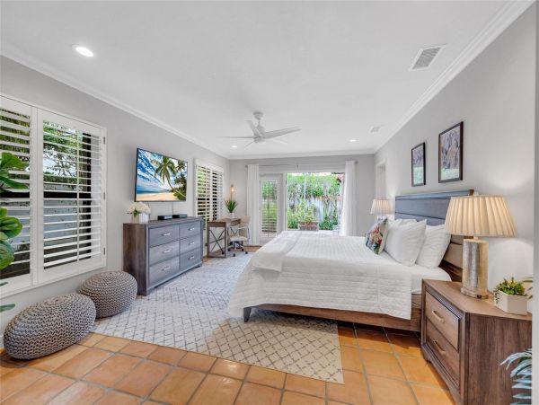 Luxurious Coral Ridge Residence with Heated Pool - Ideal Family Getaway