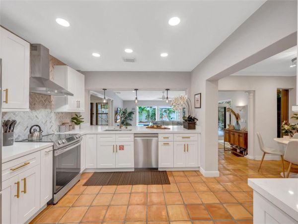 Luxurious Coral Ridge Residence with Heated Pool - Ideal Family Getaway