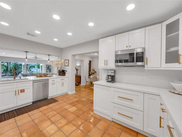 Luxurious Coral Ridge Residence with Heated Pool - Ideal Family Getaway