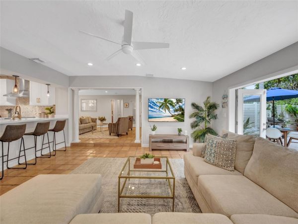 Luxurious Coral Ridge Residence with Heated Pool - Ideal Family Getaway