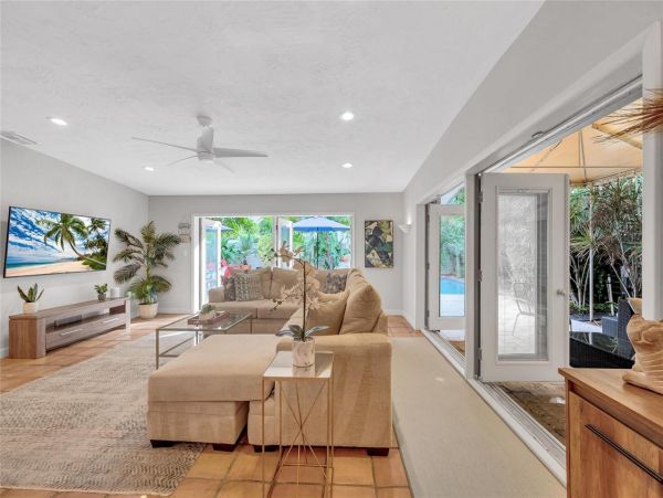 Luxurious Coral Ridge Residence with Heated Pool - Ideal Family Getaway