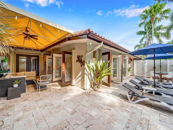 Luxurious Coral Ridge Residence with Heated Pool - Ideal Family Getaway