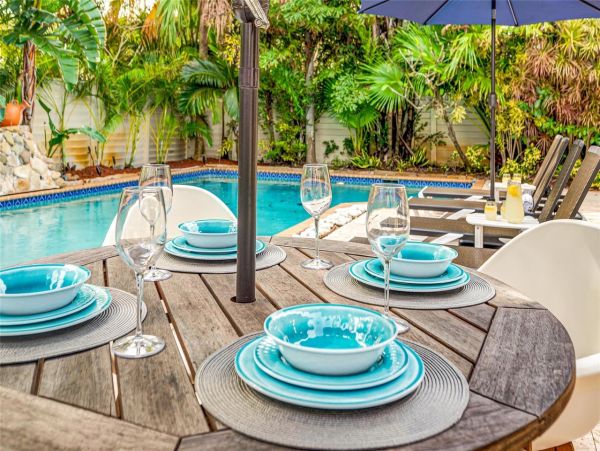Luxurious Coral Ridge Residence with Heated Pool - Ideal Family Getaway