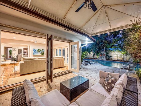 Luxurious Coral Ridge Residence with Heated Pool - Ideal Family Getaway