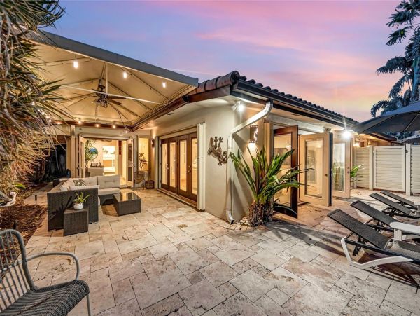 Luxurious Coral Ridge Residence with Heated Pool - Ideal Family Getaway