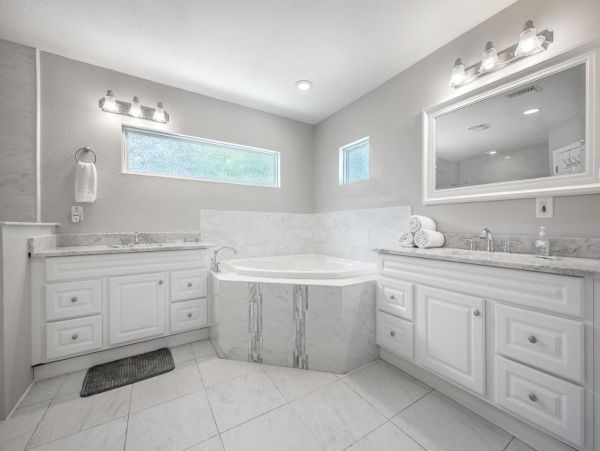 Lovely 4 Bedroom Home with Private Suite