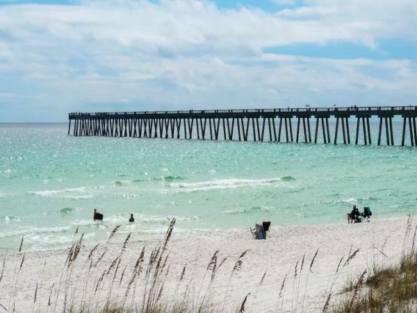 Navarre Beach Vacation Home Five Bedroom Walk to Beach