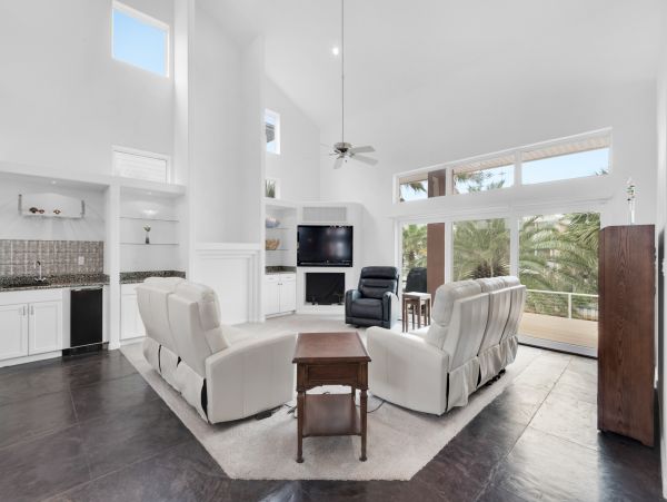 Navarre Beach Vacation Home Four Bedroom Walk to Beach