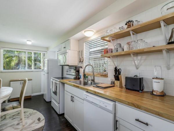 Fort Myers Vacation Home With Three Bedrooms Sleeps Six