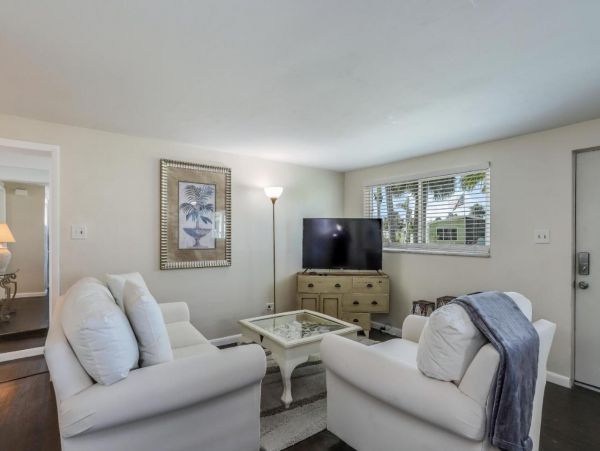 Fort Myers Vacation Home With Three Bedrooms Sleeps Six