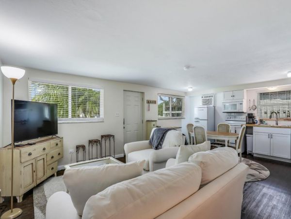 Fort Myers Vacation Home With Three Bedrooms Sleeps Six