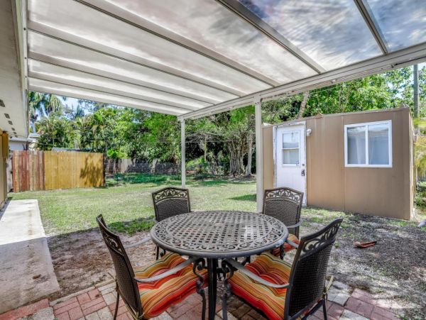 Fort Myers Vacation Home With Three Bedrooms Sleeps Six