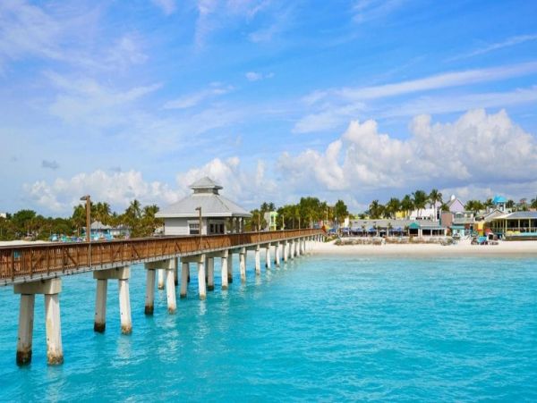 Fort Myers Vacation Home With Three Bedrooms Sleeps Six