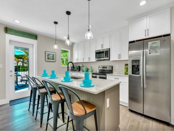 Holmes Beach Beautiful Coastal 4 Bedroom Vacation Home with Private Pool