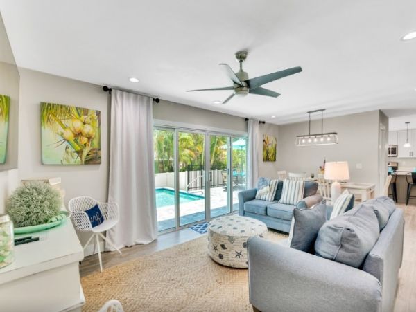 Holmes Beach Beautiful Coastal 4 Bedroom Vacation Home with Private Pool