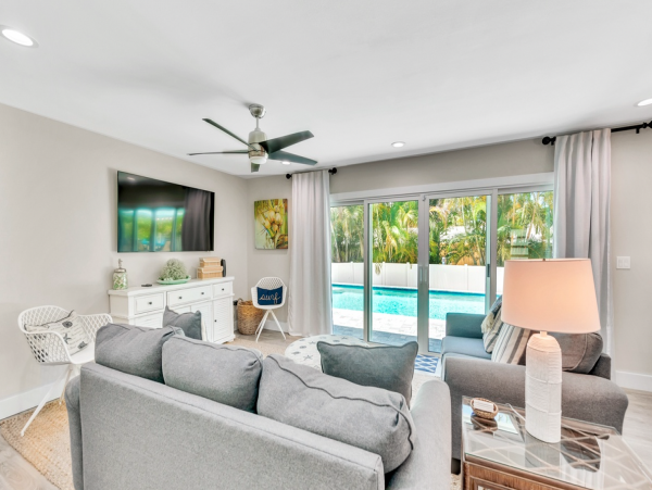 Holmes Beach Beautiful Coastal 4 Bedroom Vacation Home with Private Pool