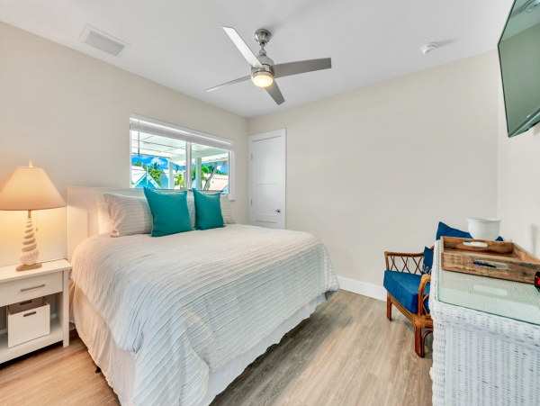 Holmes Beach Beautiful Coastal 4 Bedroom Vacation Home with Private Pool