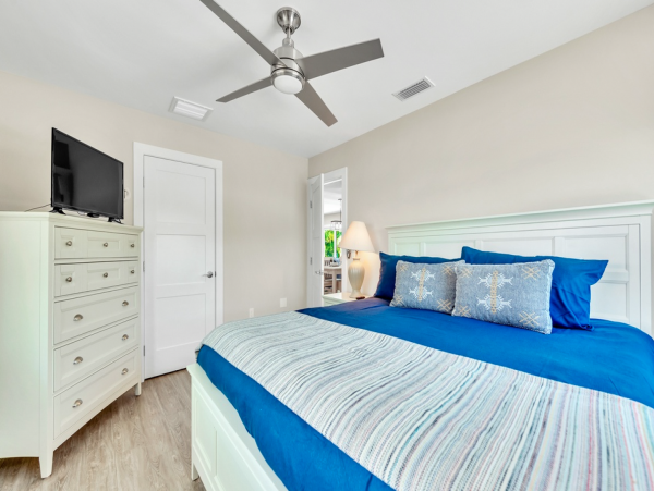 Holmes Beach Beautiful Coastal 4 Bedroom Vacation Home with Private Pool