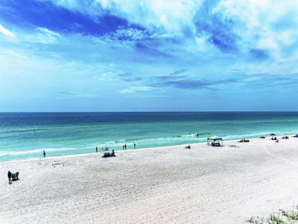 Holmes Beach Beautiful Coastal 4 Bedroom Vacation Home with Private Pool
