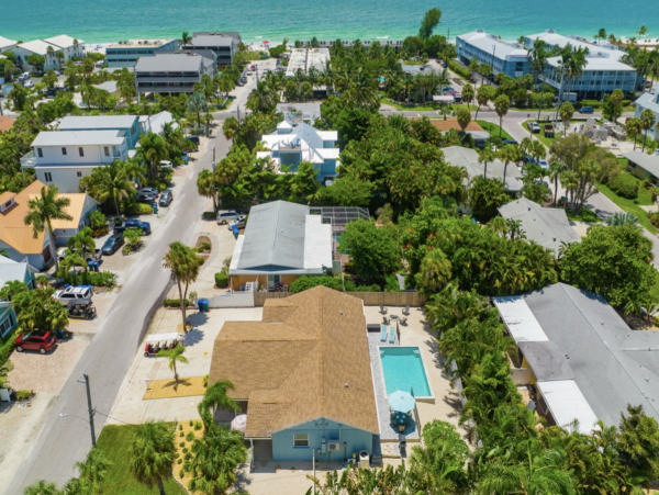 Holmes Beach Beautiful Coastal 4 Bedroom Vacation Home with Private Pool
