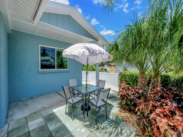 Holmes Beach Beautiful Coastal 4 Bedroom Vacation Home with Private Pool