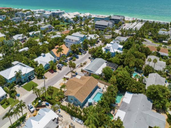 Holmes Beach Beautiful Coastal 4 Bedroom Vacation Home with Private Pool