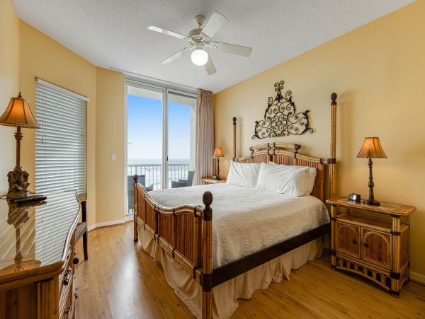 Luxury Oceanfront Condo 3-Bedroom with Stunning Views