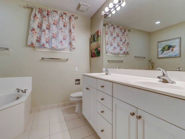Gorgeous 4 Bedroom Condo Full Ocean View Sleeps 10