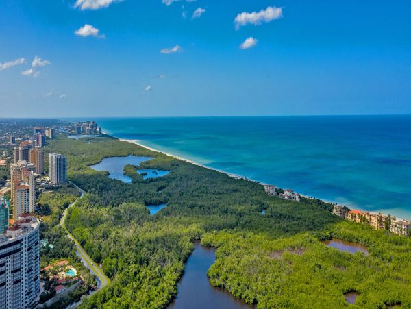 Beautiful Naples 3 Bedroom Home Pool & Lake View