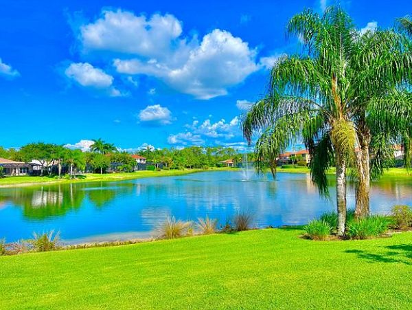 Beautiful Naples 3 Bedroom Home Pool & Lake View