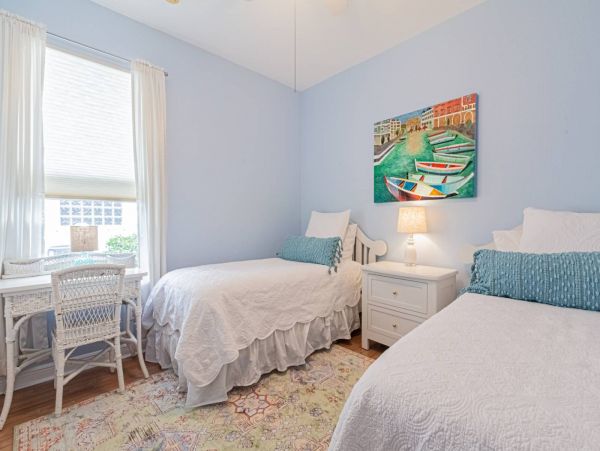 Beautiful Naples 3 Bedroom Home Pool & Lake View