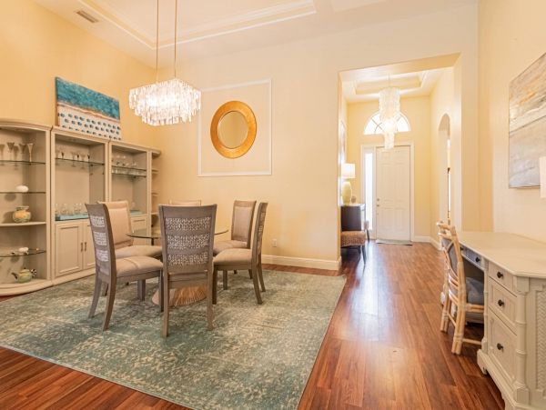 Beautiful Naples 3 Bedroom Home Pool & Lake View