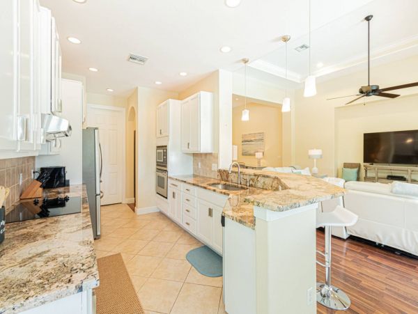 Beautiful Naples 3 Bedroom Home Pool & Lake View