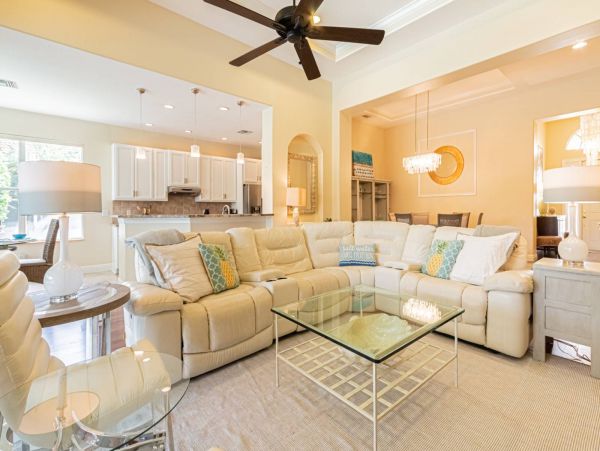 Beautiful Naples 3 Bedroom Home Pool & Lake View