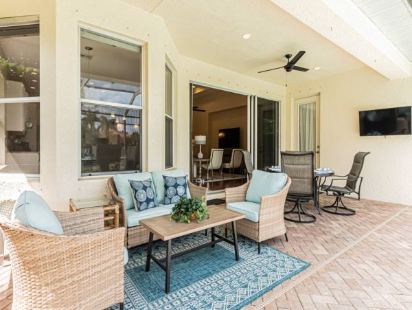 Beautiful Naples 3 Bedroom Home Pool & Lake View
