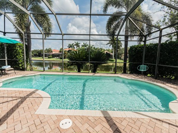 Beautiful Naples 3 Bedroom Home Pool & Lake View