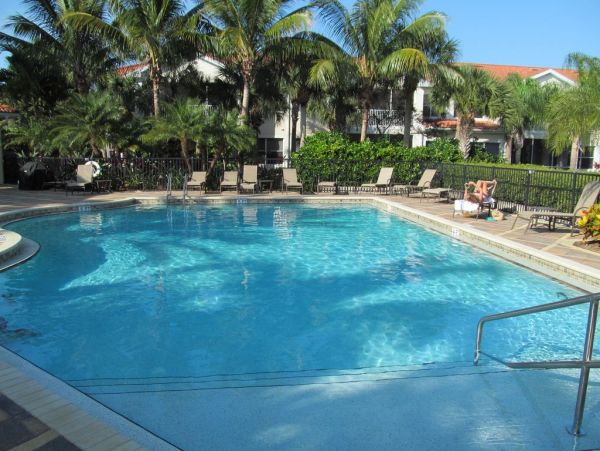 Beautiful Naples 3 Bedroom Home Pool & Lake View
