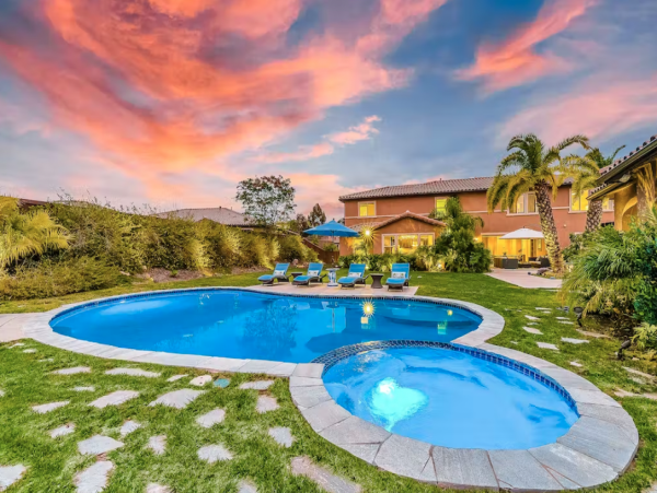 Resort Style Villa plus Guest House Great Views, Pool & Spa