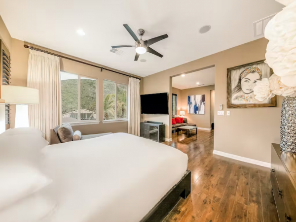 Resort Style Villa plus Guest House Great Views, Pool & Spa