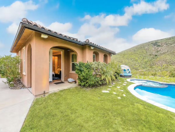 Resort Style Villa plus Guest House Great Views, Pool & Spa