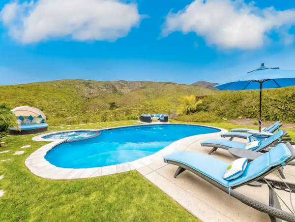 Resort Style Villa plus Guest House Great Views, Pool & Spa