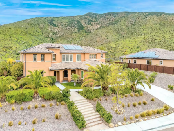 Resort Style Villa plus Guest House Great Views, Pool & Spa