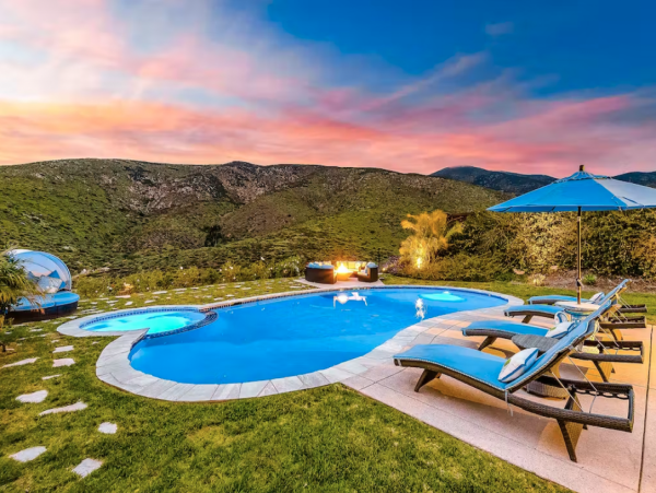 Resort Style Villa plus Guest House Great Views, Pool & Spa