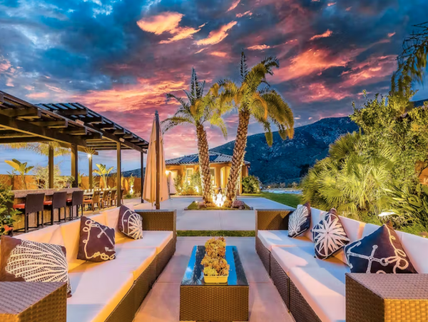 Resort Style Villa plus Guest House Great Views, Pool & Spa