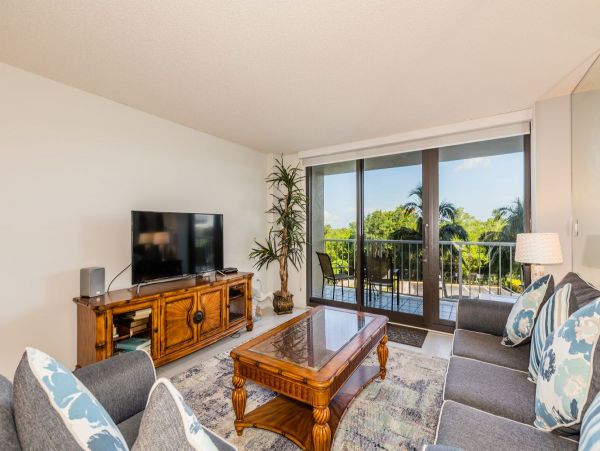 Marco Island Two Bedroom Refined Coastal Getaway