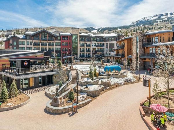 Luxurious Vacation Condo in Snowmass with Amazing Amenities