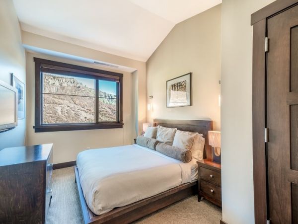 Snowmass Vacation Condo Three Bedroom Mountain Views